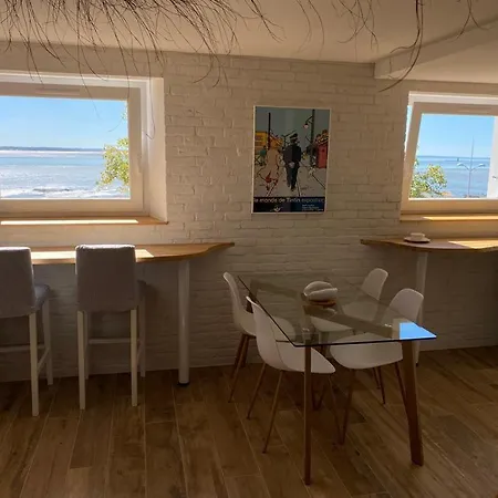 Face A La Mer, Bel Lägenhet